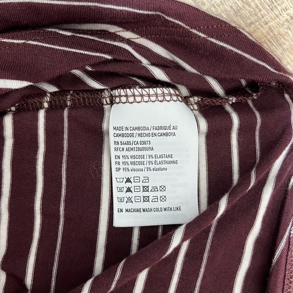 American Eagle Long Sleeve T Stretch Burgundy and White Stretch Size XS - Picture 10 of 10